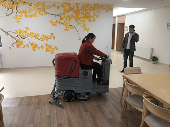 连锁旅馆选用驾驶式洗地机GX5