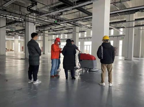 加工仓储公司选择洗地机、工业吸尘器等清洁装备
